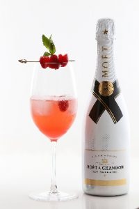 Moët & Chandon Ice Impérial Champagne  Champagne drinks, Moet chandon,  Champagne